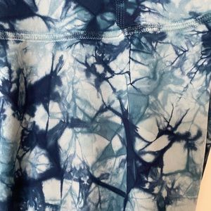 Light and dark blue LuluLemon leggings